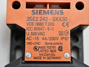 Siemens 3SE2243-0XX30 Sicherheits-Positionsschalter -unused-