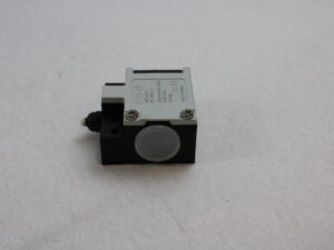 Eaton/Moeller AT0-11-S-IA IEC 60947-5-1 limit switch -used-