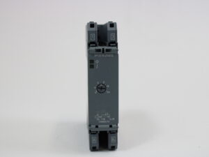 SIEMENS 3RP2574-2NW30 Time Relay -used-