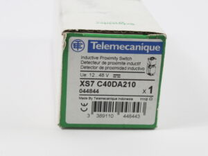Telemecanique XS7-C40DA210 Näherungsschalter -unused/OVP-