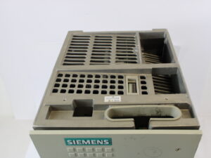 SIEMENS SIMOVERT MC 6SE7027-2TD51-Z Wechselrichter / DC Inverter -Frontblende abgebrochen- used –